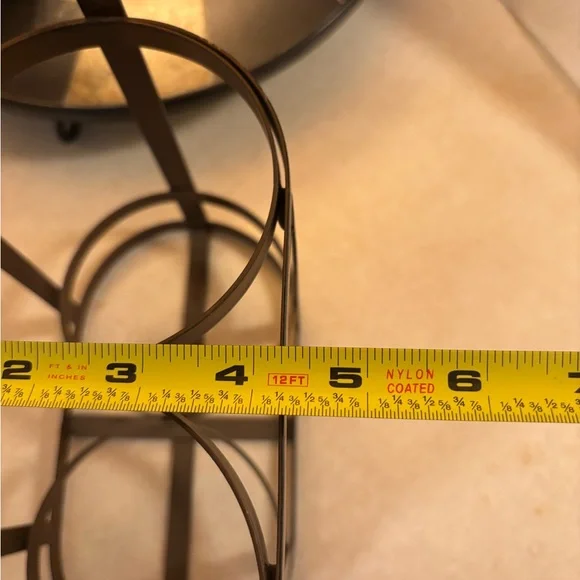 Vintage-Style Brown Metal Bottle Carrier - Picture 4 of 8